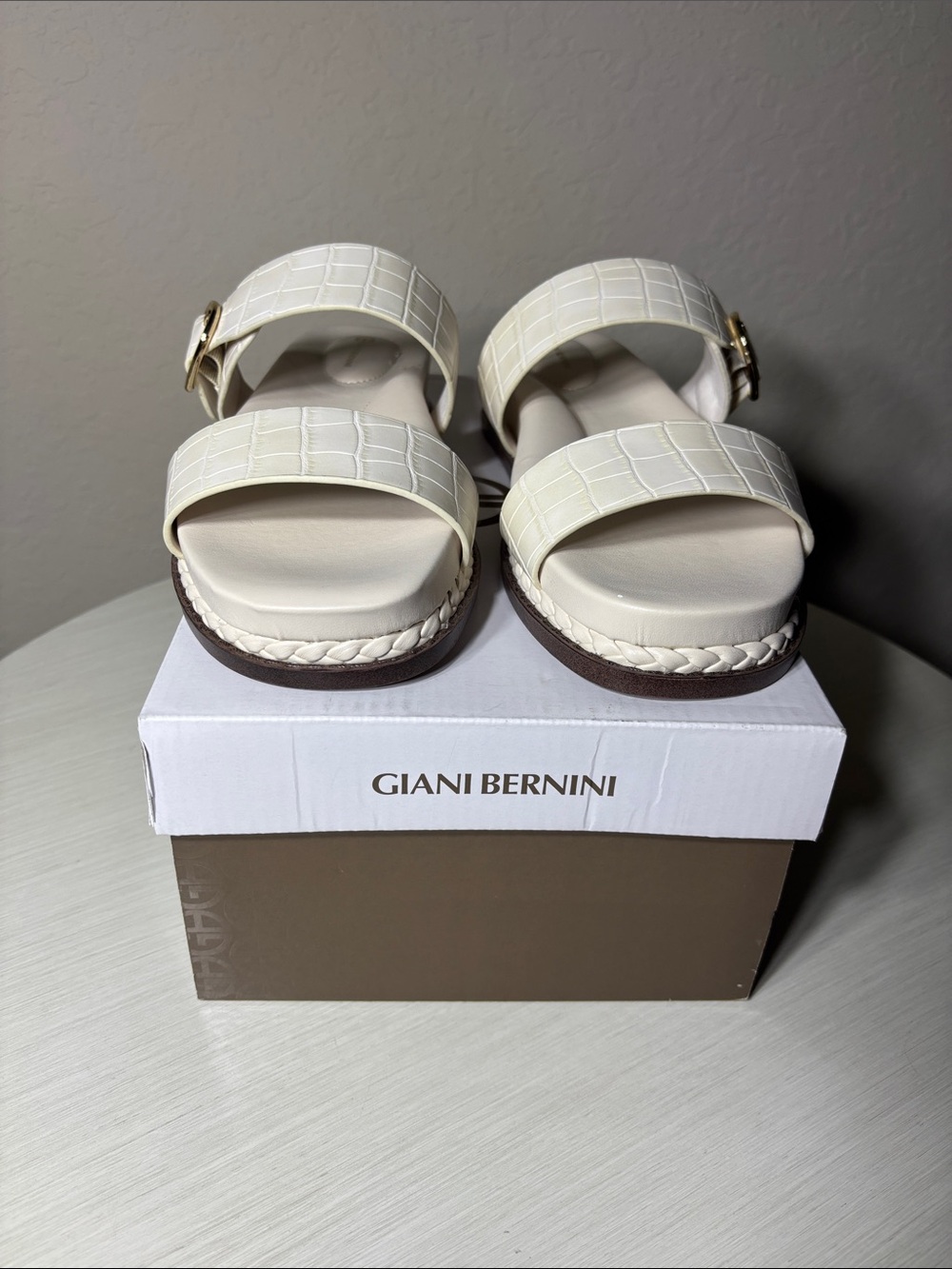 Giani Bernini Gianaa White Croc Double Strap Comfort Sandals NIBox Size 7.5 - Picture 5 of 13